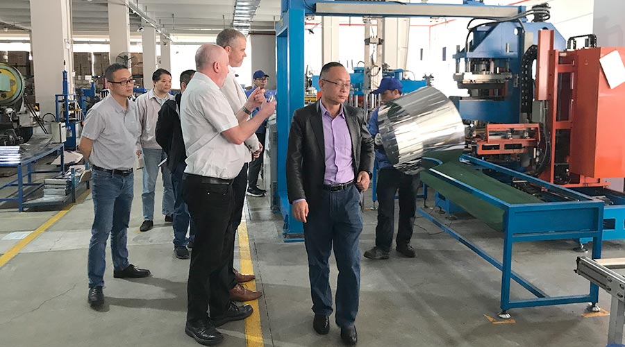 三年疫情后首訪！英國客戶Buyitdirec蒞臨金環(huán)電器視察