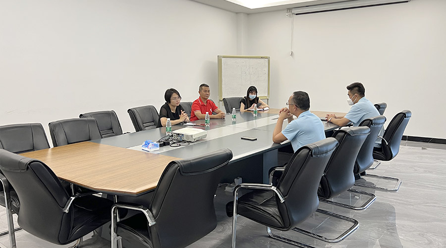 排憂難 提信心！鶴城鎮(zhèn)書記蒞臨金環(huán)電器開展暖企活動(dòng)